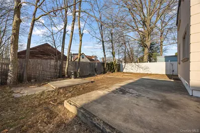 119 E Pennywood Avenue, Roosevelt, NY 11575 - Photo 16