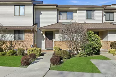 132 Laurel Lane, Wantagh, NY 11793 - Photo 2