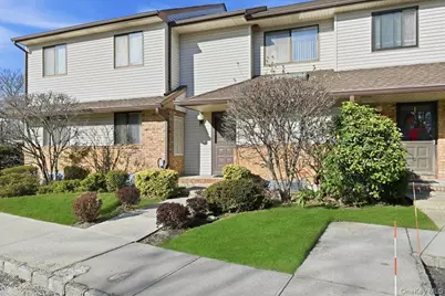 132 Laurel Lane, Wantagh, NY 11793 - Photo 4