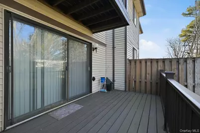 132 Laurel Lane, Wantagh, NY 11793 - Photo 32