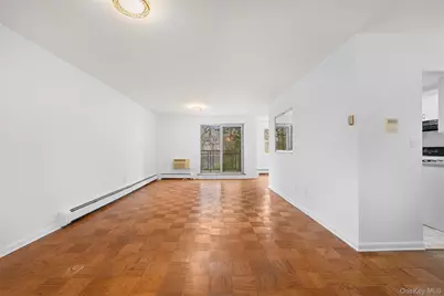 10 Ipswich Avenue #4M, Great Neck, NY 11021 - Photo 4