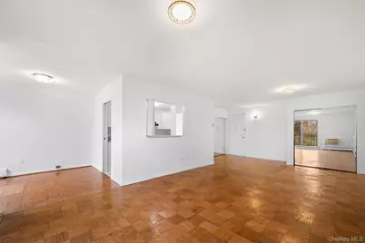 10 Ipswich Avenue #4M, Great Neck, NY 11021 - Photo 8