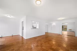 10 Ipswich Ave, Great Neck, NY 11021 - Photo 8