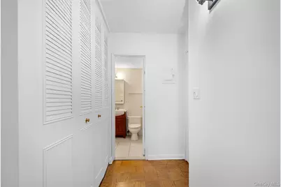 10 Ipswich Avenue #4M, Great Neck, NY 11021 - Photo 12