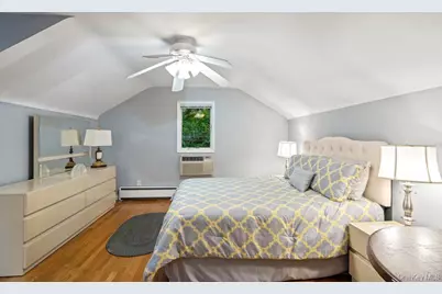 12 Chester Drive, Great Neck, NY 11021 - Photo 20