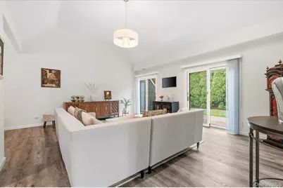 22 So. Gate Circle, Massapequa Park, NY 11762 - Photo 6