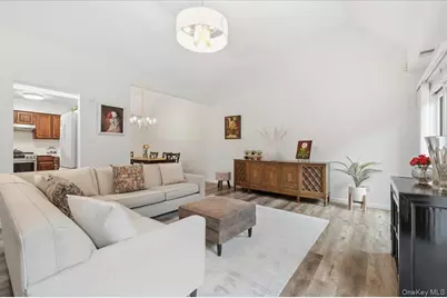 22 So. Gate Circle, Massapequa Park, NY 11762 - Photo 4