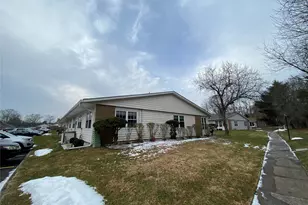 274 Berwick Ct, Ridge, NY 11961 - Photo 4