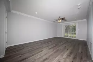 302 Tudor Ln, Middle Island, NY 11953 - Photo 6