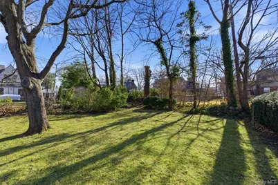 54 Summit Drive, Manhasset, NY 11030 - Photo 22