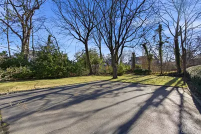 54 Summit Drive, Manhasset, NY 11030 - Photo 20