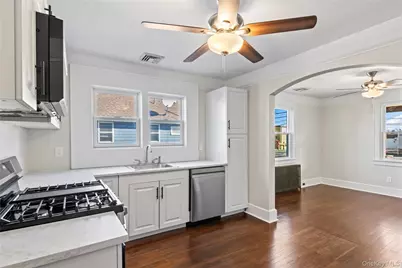 63 Railroad Street, Huntington Station, NY 11746 - Photo 4