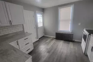 164 Thompson St, Poughkeepsie, NY 12601 - Photo 2