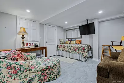 24 Cedar Road, Westbury, NY 11590 - Photo 18