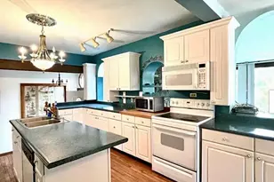 159 E Dorsey Ln, Poughkeepsie, NY 12601 - Photo 2