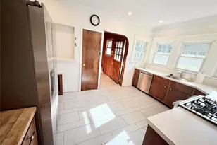 34 Maple Ave, Northport, NY 11768 - Photo 8