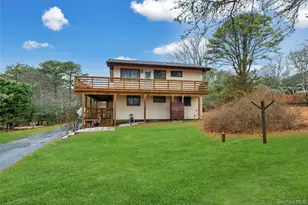 5 Victoria Dr, Hampton Bays, NY 11946 - Photo 2