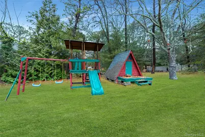 5 Victoria Drive, Hampton Bays, NY 11946 - Photo 24