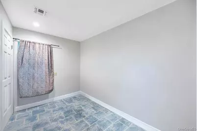 69 E 8th Street, Huntington Station, NY 11746 - Photo 24