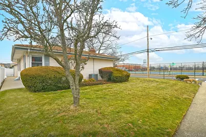 481 Leonard Boulevard, New Hyde Park, NY 11040 - Photo 20