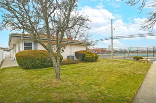 481 Leonard Blvd, New Hyde Park, NY 11040 - Photo 20