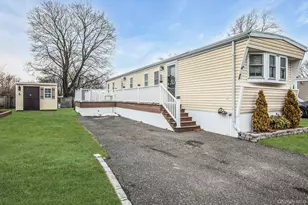 58 Valley Forge Dr, Bohemia, NY 11716 - Photo 2