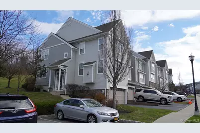 1402 Hawthorn Way, New Windsor, NY 12553 - Photo 2