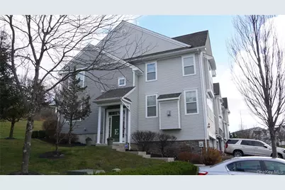 1402 Hawthorn Way, New Windsor, NY 12553 - Photo 4