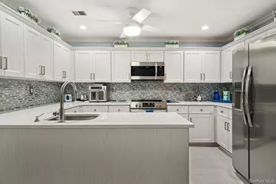 16 Hampshire Court, Holbrook, NY 11741 - Photo 8