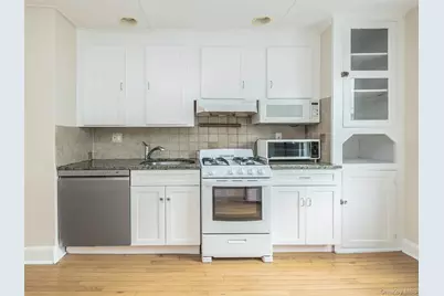 339 Glen Avenue #Upper, Sea Cliff, NY 11579 - Photo 16