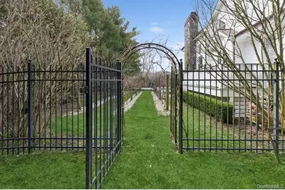 15 Carter Road, Hampton Bays, NY 11946 - Photo 42