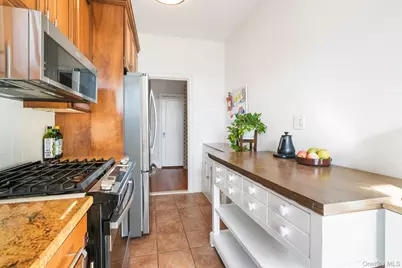 45 Pondfield Road W #5F, Bronxville, NY 10708 - Photo 14
