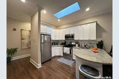 50-3K Stewart Avenue #3K, Huntington, NY 11743 - Photo 4