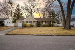 106 Powell Ct, North Babylon, NY 11703 - Photo 2