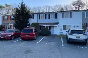 183 Hill Cir, Calverton, NY 11933 - Photo 2