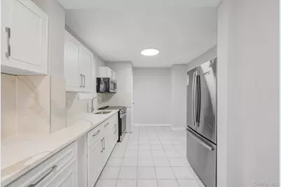 33 Willow Avenue, Freeport, NY 11520 - Photo 8