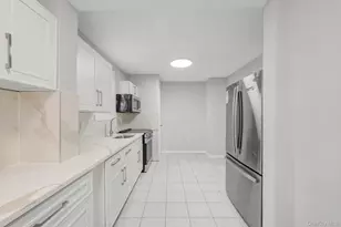 33 Willow Ave, Freeport, NY 11520 - Photo 8