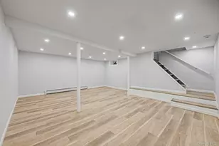 33 Willow Ave, Freeport, NY 11520 - Photo 18