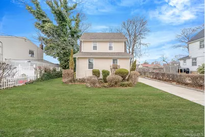 33 Willow Avenue, Freeport, NY 11520 - Photo 2