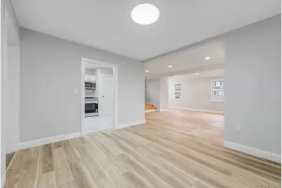 33 Willow Avenue, Freeport, NY 11520 - Photo 6