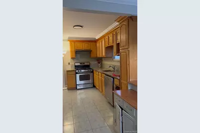 915 N 7th Street, New Hyde Park, NY 11040 - Photo 2