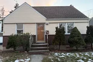 915 N 7th St, New Hyde Park, NY 11040 - Photo 1