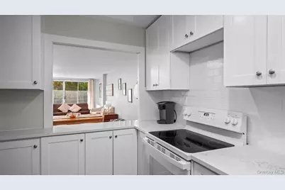 20 Old Mamaroneck Road #2D, White Plains, NY 10605 - Photo 8