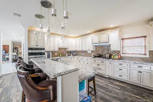 88 Elmwood St, Plainview, NY 11803 - Photo 10