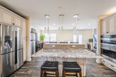 88 Elmwood Street, Plainview, NY 11803 - Photo 8