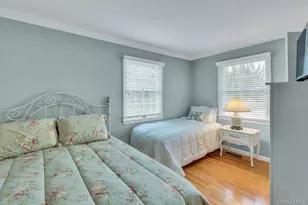 26 Oak Ln, Hampton Bays, NY 11946 - Photo 20