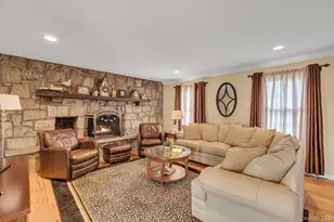 26 Oak Ln, Hampton Bays, NY 11946 - Photo 14