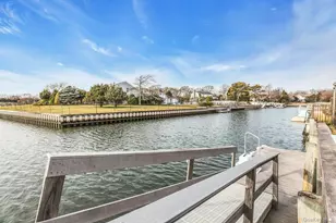 26 Oak Ln, Hampton Bays, NY 11946 - Photo 36