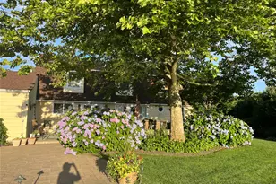 26 Oak Ln, Hampton Bays, NY 11946 - Photo 48