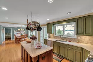 26 Oak Ln, Hampton Bays, NY 11946 - Photo 14